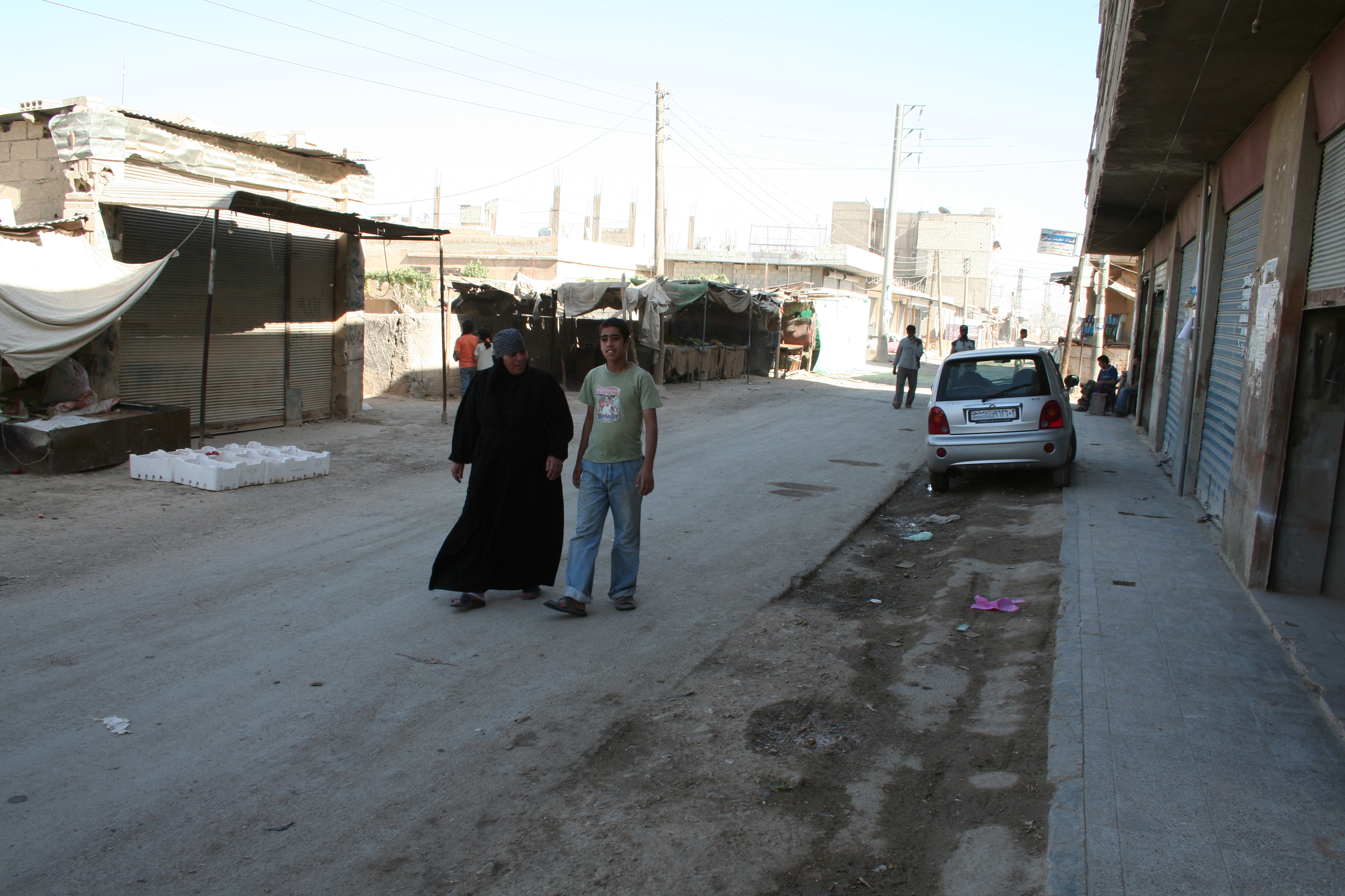 أزمة مواصلات في مخيم الحسينية وسكانه يشتكون استغلال السائقين 