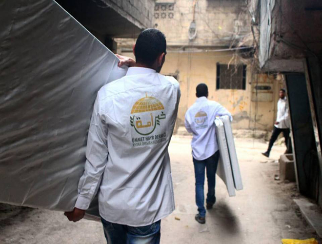 خير أمة توزع مساعدات عينية على نازحي مخيم اليرموك في جنوب دمشق 