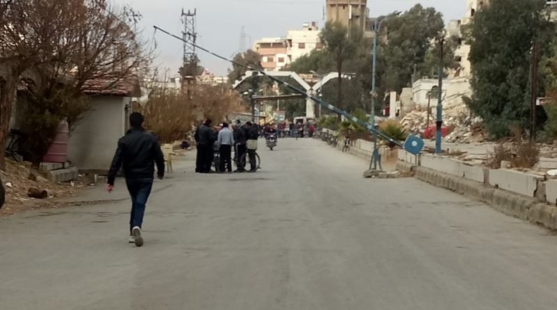  بعد توارد أنباء عن فتح معبر مخيم اليرموك النظام يغلق حاجز ببيلا
