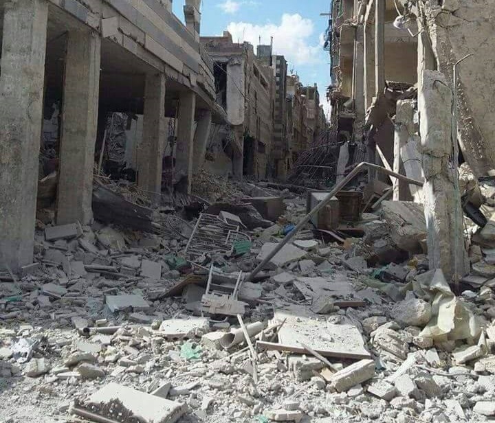 تجدد القصف العنيف بالصواريخ والبراميل المتفجرة على مخيم اليرموك 