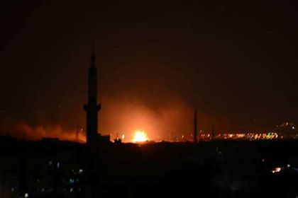 غارات ليلية وقصف واشتباكات عنيفة في مخيم اليرموك جنوب دمشق