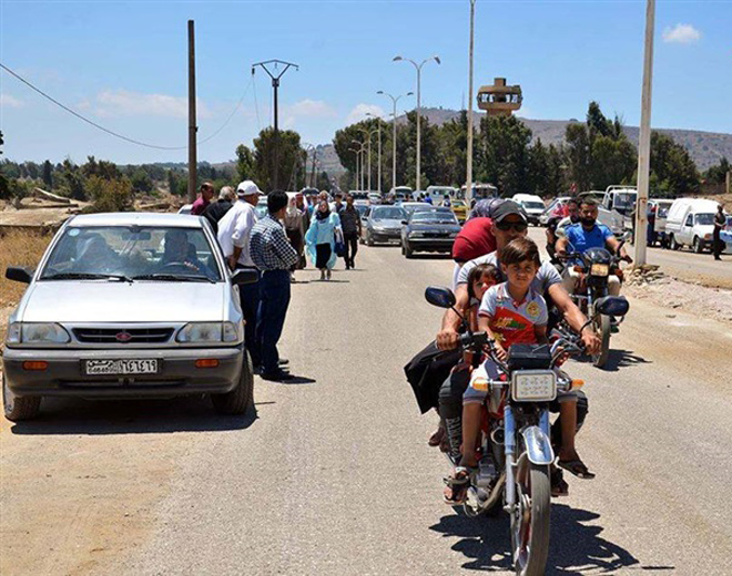 عائلات فلسطينية نزحت من مخيّم جلين بريف درعا تعود إلى منازلها