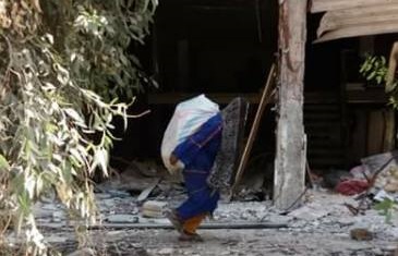 ناشطون: مجموعات من "النّور" تسرق ما تبقى في منازل مخيم اليرموك 