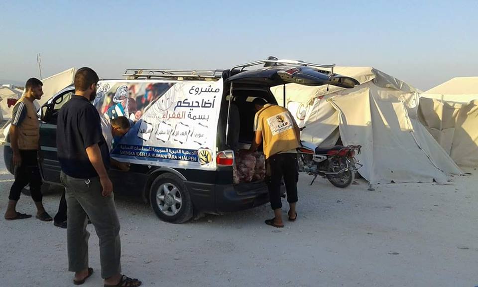 توزيع 150 حصة من الأضاحي على أهالي مخيم اليرموك في مخيم دير بلوط 