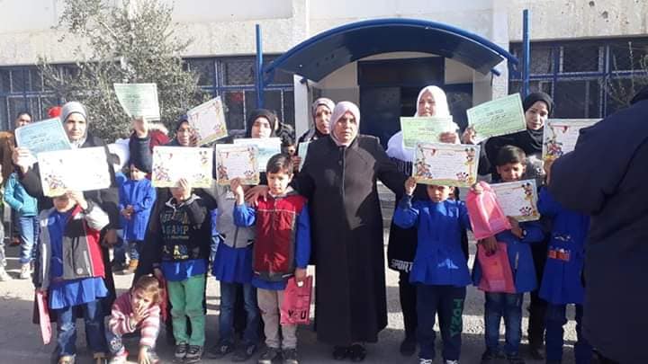 مدرسة بيريا في مخيم خان الشيح تكرم طلابها المتفوقين
