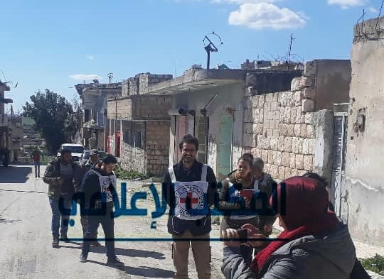 منظمة الصليب الأحمر تنظم زيارة تفقدية لمخيم حندرات في حلب
