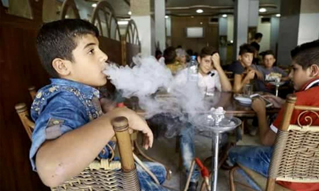 ظاهرة التدخين والأراجيل تنتشر بين الأطفال الفلسطينيين في سورية 