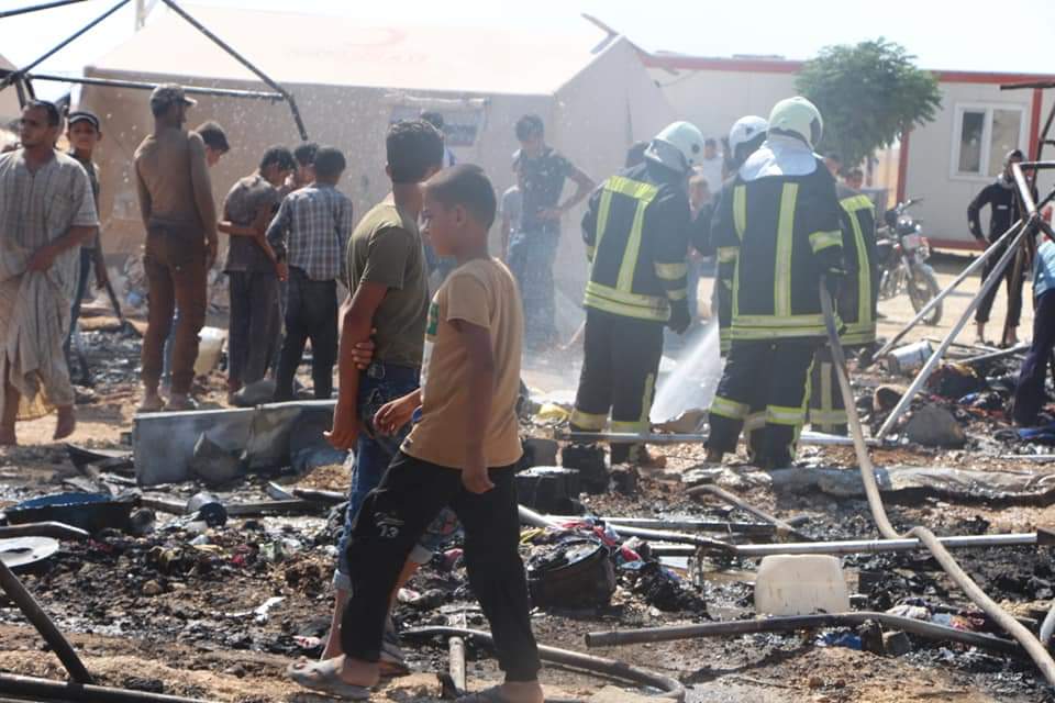  نشوب حريق في مخيم الصداقة شمال سوريا يسفر عن احتراق حوالي ٣٠ خيمة 