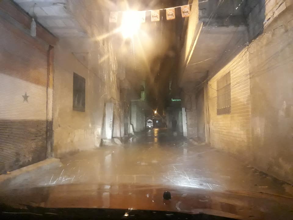 مياه الأمطار تغرق شوارع ومنازل مخيم خان دنون