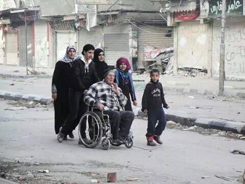 الفلسطينيون في سوريا بين ناري انهيار الليرة وجنون الأسعار