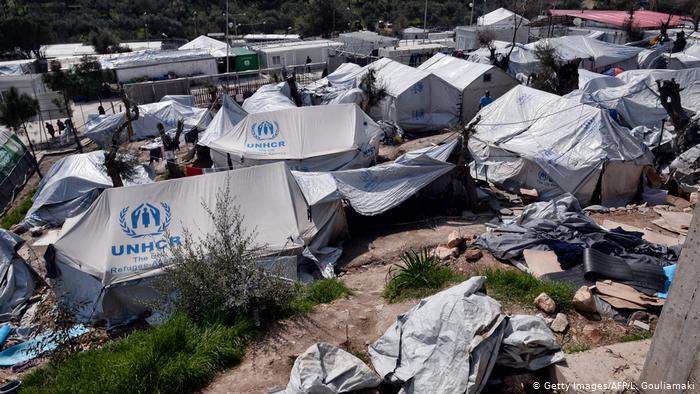 مخاوف من انتشار فايروس كورونا في مخيمات الجزر اليونانية