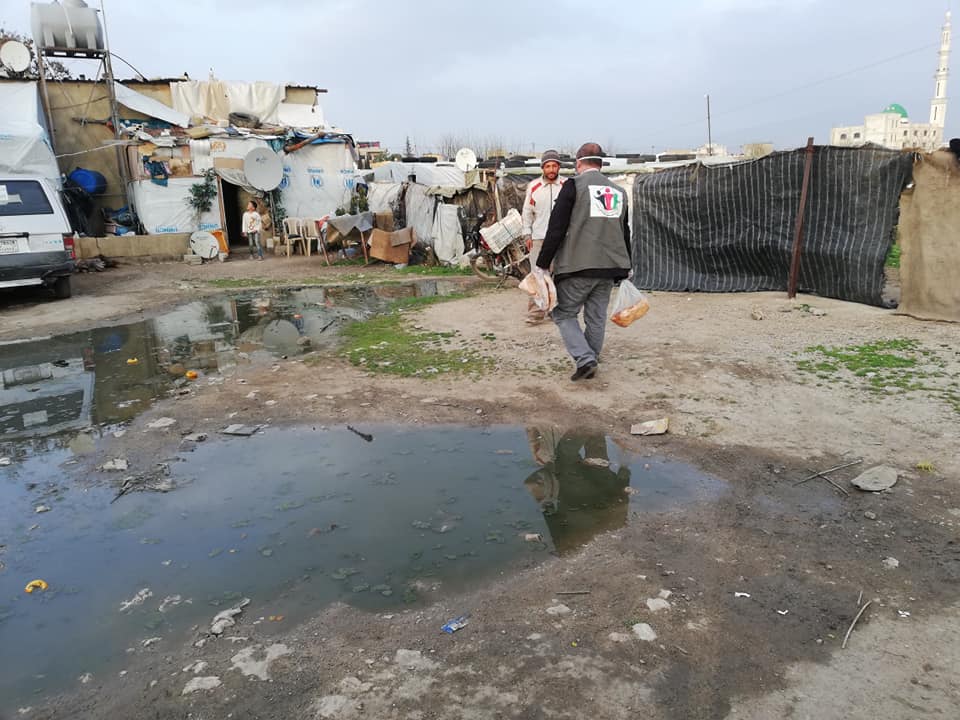 توزيع بعض المساعدات على فلسطينيي سورية في مخيمي عين الحلوة وبرج البراجنة والبقاع