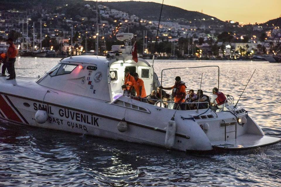إنقاذ 31 مهاجراً قبالة السواحل التركية 