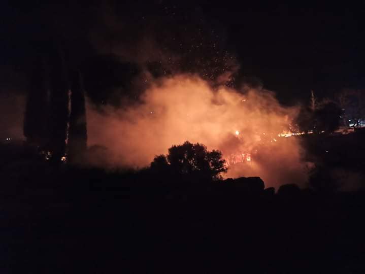 حريق في مخيم جزيرة ساموس اليونانية