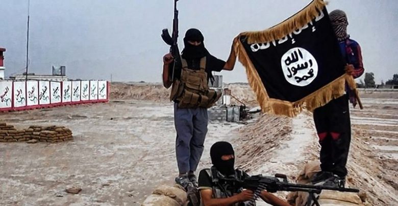 رمياً بالرصاص: داعش يعدم عنصرين من "لواء القدس" في بادية الميادين