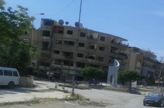 شهود عيان: النظام يبني حاجزاً وبوابة لمخيم اليرموك 