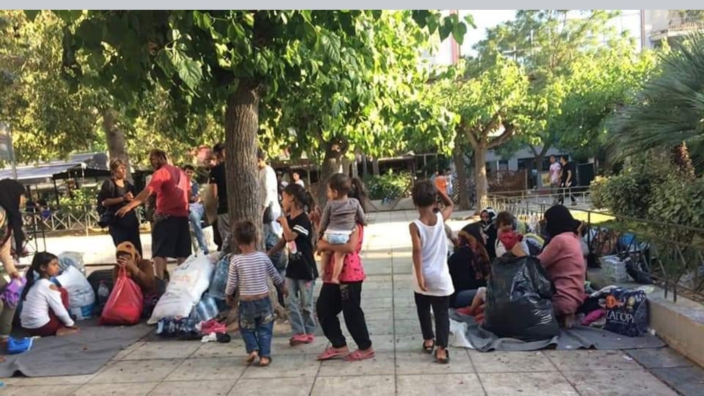 اللاجئون الجُدد في أثينا يفترشون الأرض ويلتحفون السماء