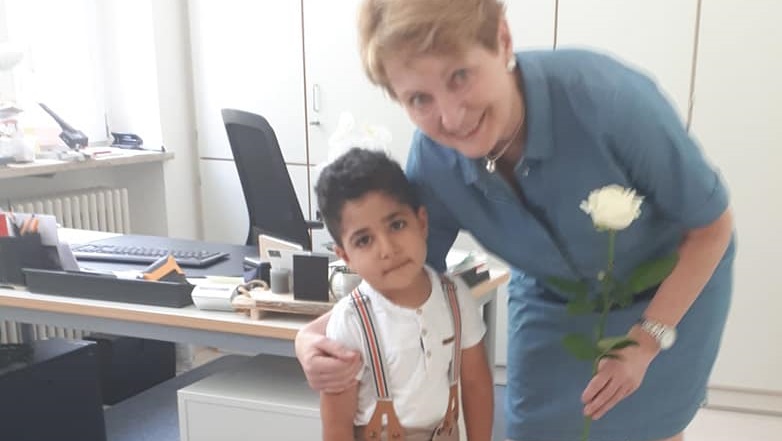  ترفّيع طفل فلسطيني للصف الأول بمدرسة ألمانية لتميزه وذكائه