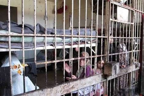 مظاهر العيد وفرحته تغيب عن ذويي المعتقلين في السجون السورية 