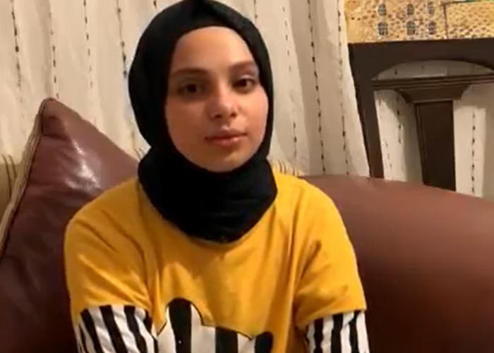 شاهد: جنى طفلة فلسطينية حافظة للقرآن عاشقة للرسم 