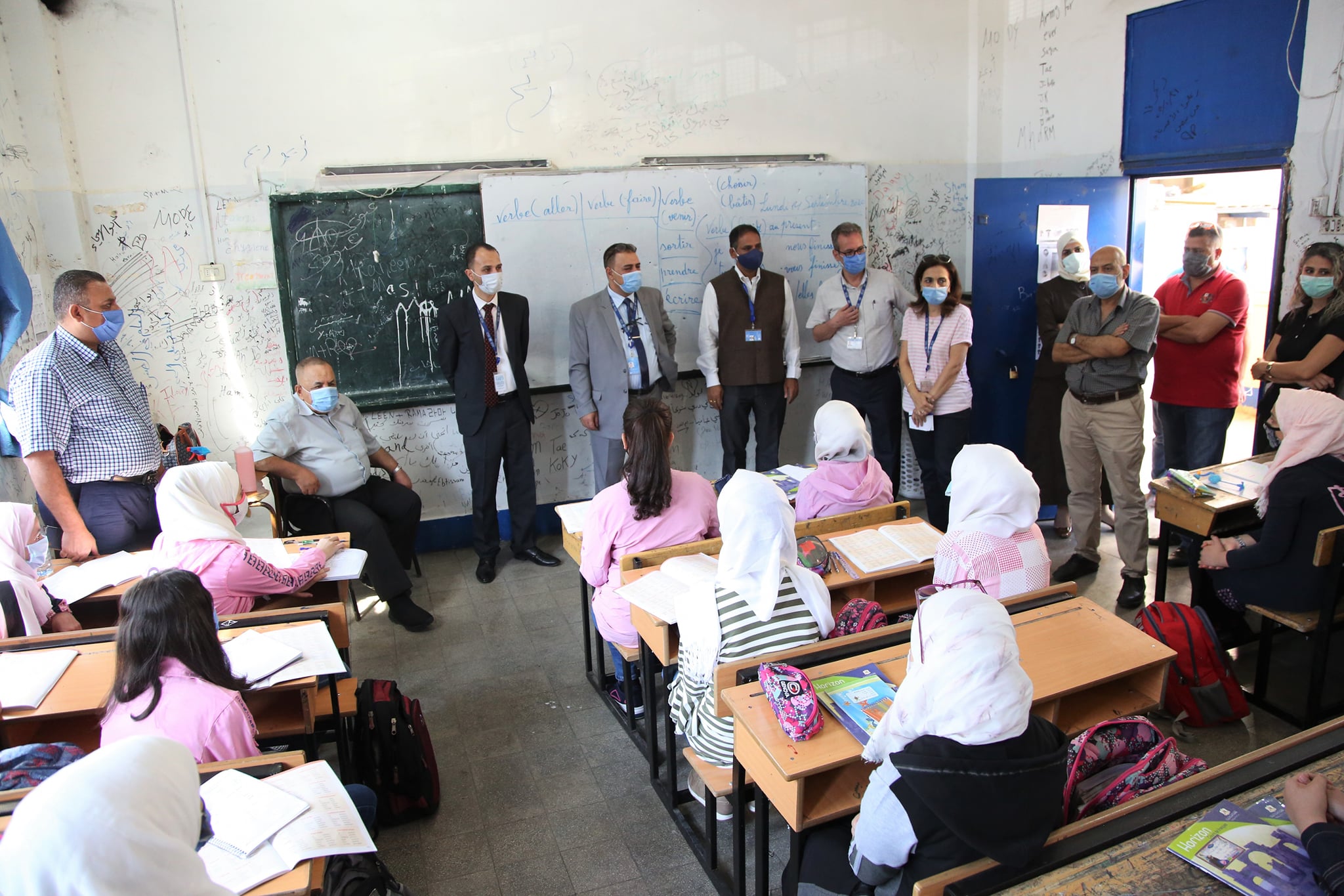القائم بأعمال شؤون الأونروا في سورية يزور مدرسة تديرها الوكالة في دمشق