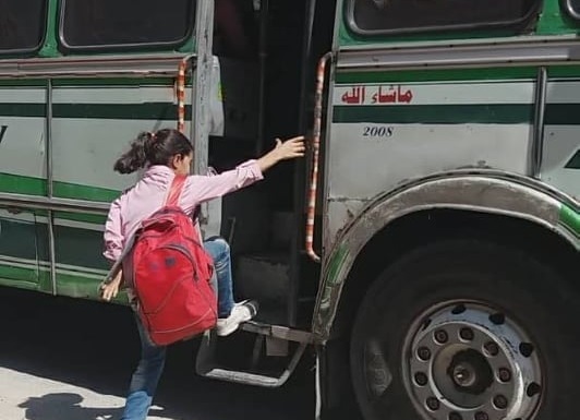 لأول مرة منذ سنوات..حافلات تدخل مخيم اليرموك لنقل الطلاب
