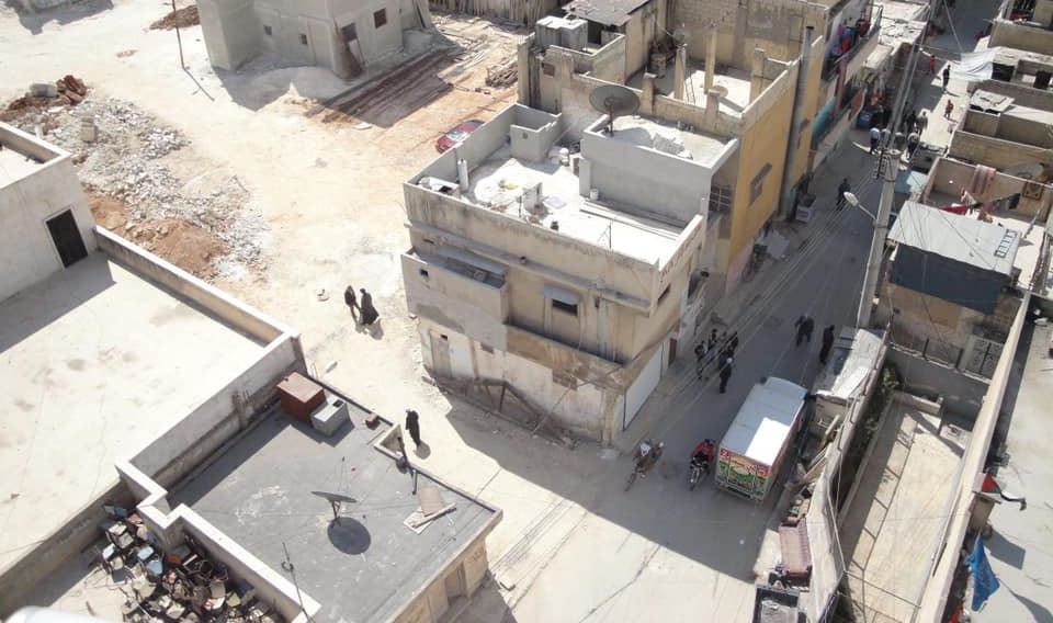 طلبة الجامعات في مخيم النيرب يشكون أزمة مواصلات