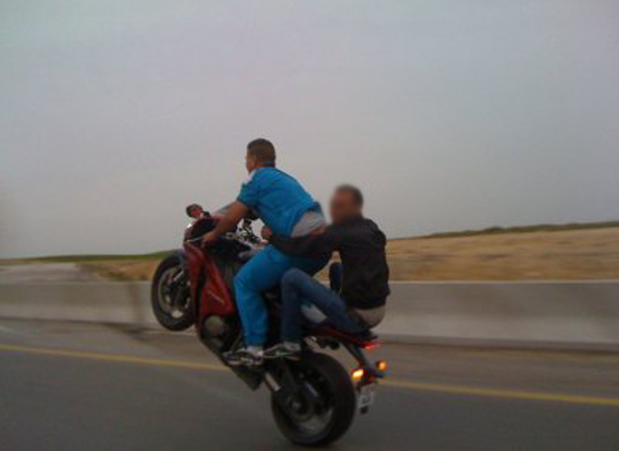 إثر دهس طفلة. مطالب بإنهاء فوضى الدرجات النارية في مخيم النيرب