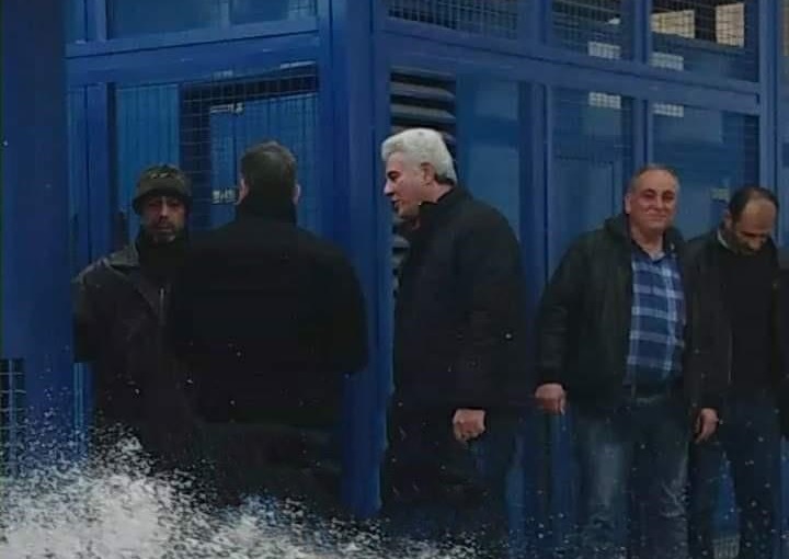 مسنّة فلسطينية تحرّك ملف المياه في مخيم اليرموك