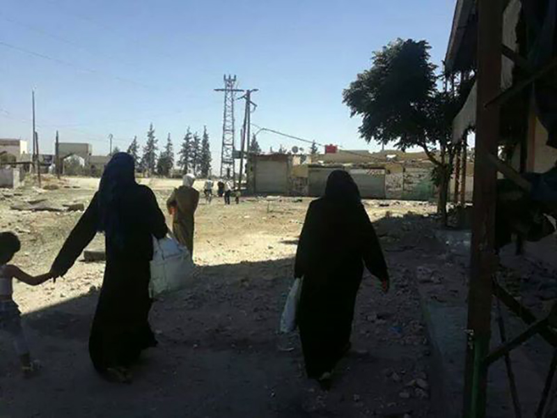الحرب سلبت أمهات مخيم الحسينية أبسط حقوقهن