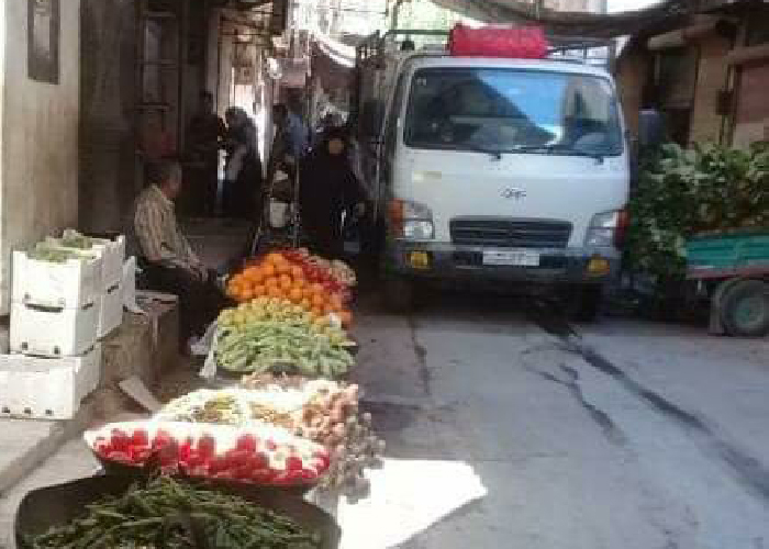 شكاوى من انتشار ظاهرة البسطات في مخيم النيرب 