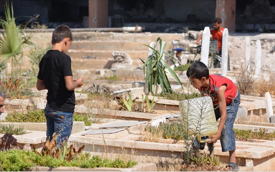 ناشطون يدعون لدخول مخيم اليرموك وإقامة صلاة العيد فيه