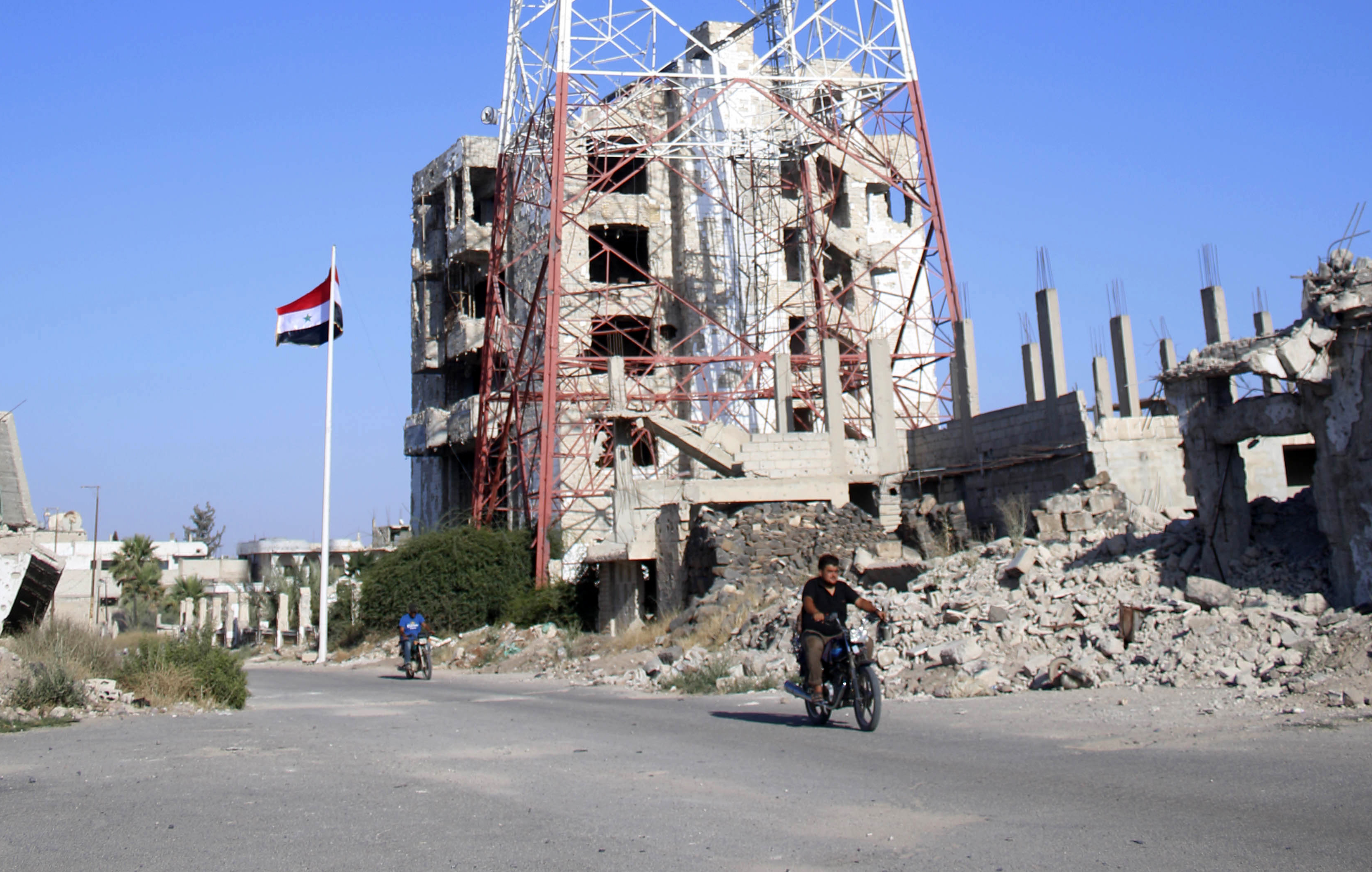 درعا. النظام يستهدف المناطق المحاصرة بالمضادات ويرسل تعزيزات عسكرية 