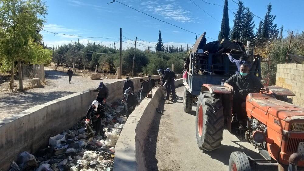 بجهود محلية.. تنظيف نهر الأعوج في مخيم خان الشيح 
