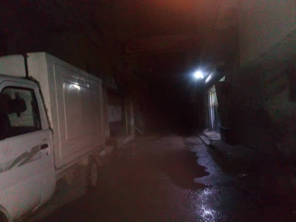 مخيم خان دنون.. انقطاع التيار الكهربائي لساعات طويلة يرهق الأهالي