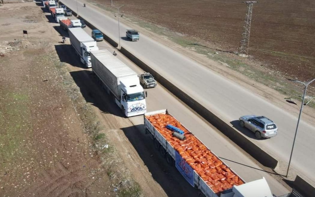وصول قافلة مساعدات فلسطينية كبيرة إلى الشمال السوري