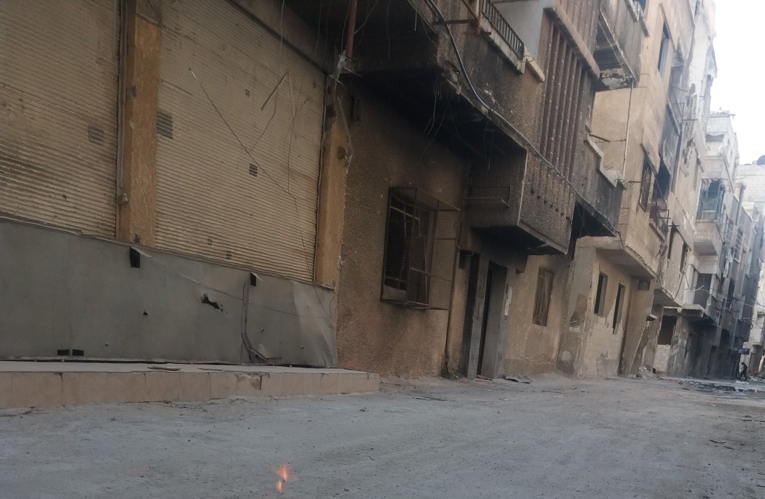 مخيم اليرموك. البدء بتنظيم عقود الإيجار والتربية تعلن تأهيل إحدى مدارسها 