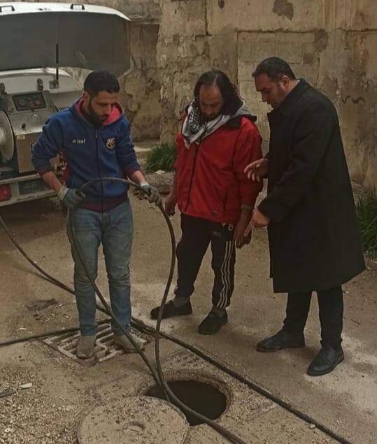 مخيم درعا.. معالجة شبكة الصرف الصحي في أحد الأحياء 