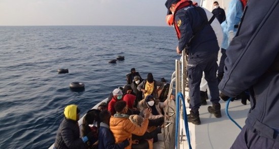 خفر السواحل التركي ينقذ 36 مهاجراً