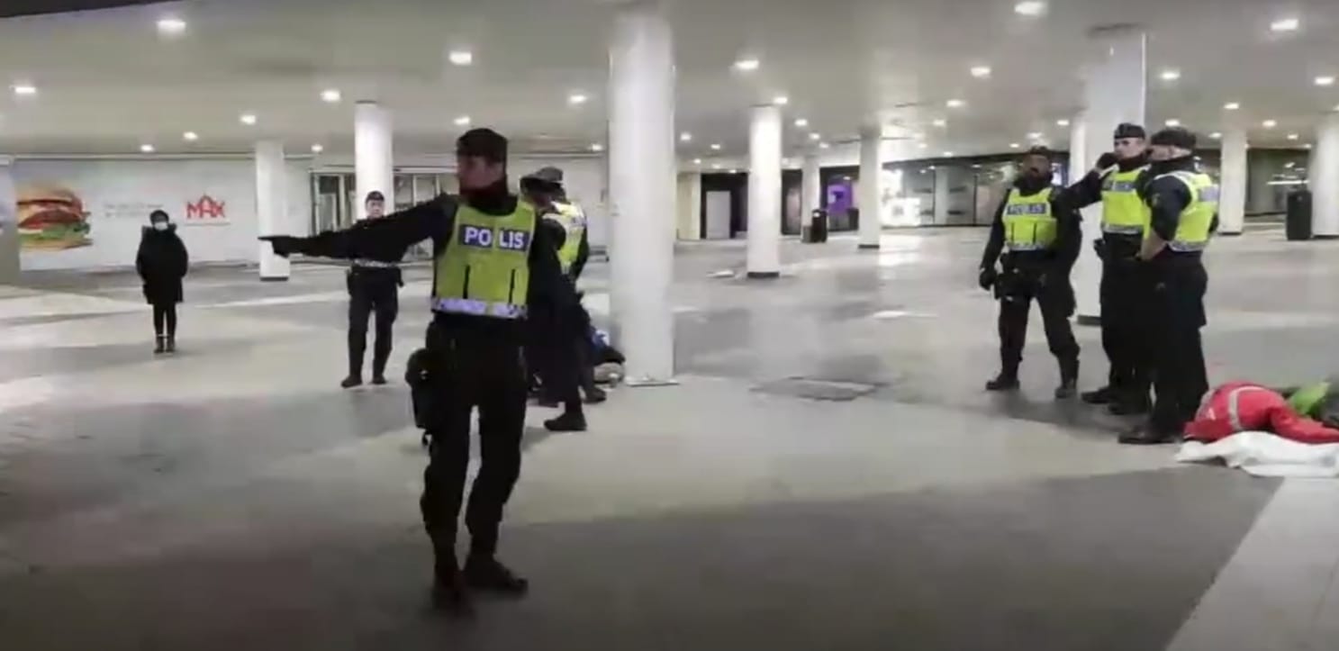 السويد. الشرطة تفض بالقوة اعتصاماً لعائلات تطالب بأطفالها