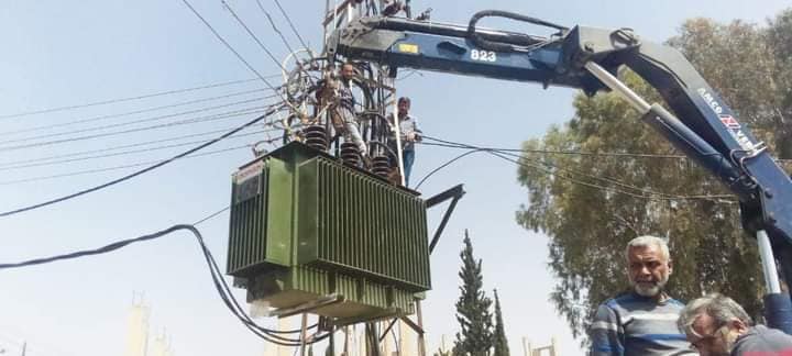 بعد انقطاع دام 28 يوماً عودة التيار الكهربائي للحي الشرقي في مخيم خان الشيح