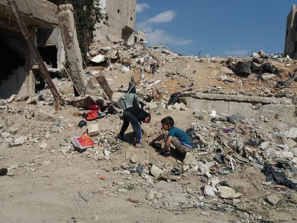 مجموعة العمل ترصد معوقات الإقامة في مخيم اليرموك