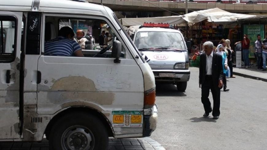 تفاقم أزمة المواصلات في مخيم خان الشيح واتهامات تطال السائقين