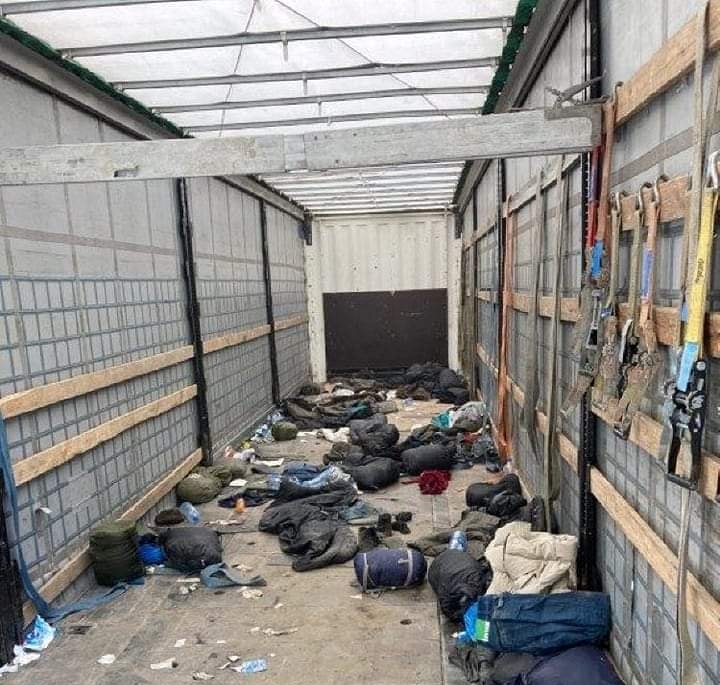 النمسا.. العثور على شاحنة تقل 54 لاجئاً بينهم فلسطينيون