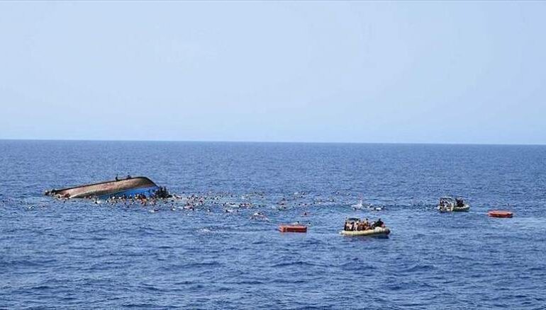 نجاة لاجئتين وفقدان 4 أخرين من أبناء مخيم الرمل إثر غرق قارب قبالة السواحل التونسية  