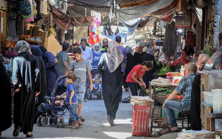 الأوضاع المعيشية الصعبة في مخيم النيرب تجبر الأهالي على طلب المساعدة من المغتربين