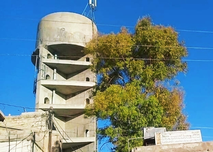انقطاع المياه يزيد من أعباء الأهالي في مخيم خان الشيح 