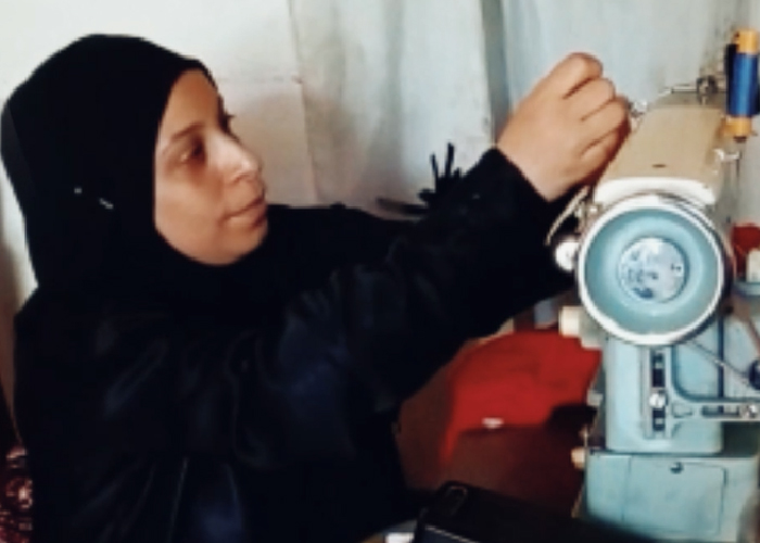 شاهد: فلسطينية سورية في لبنان تحول مهاراتها في الخياطة لمصدر رزق