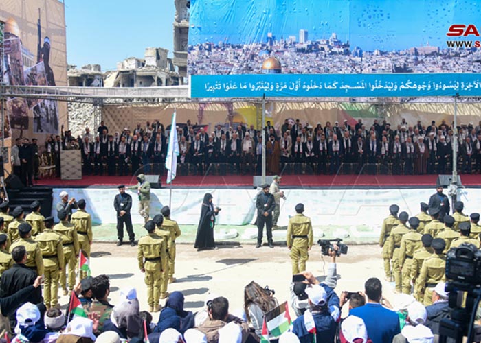 يوم القدس في مخيم اليرموك. عرض عسكري وخطابات وسط ركام المباني