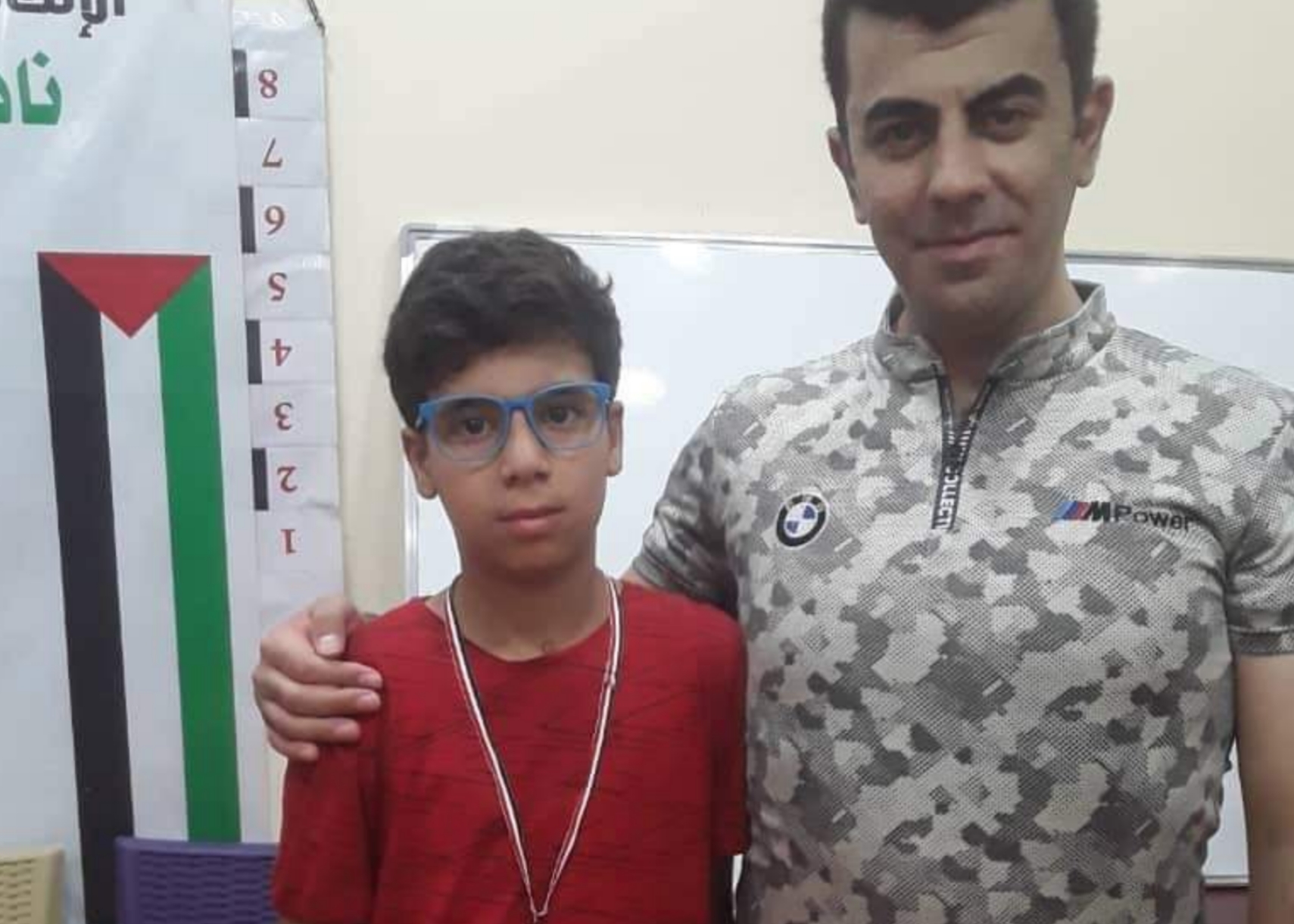 الطفل يوسف محمود أبو طالب يتوج بطلاً للشطرنج في مخيم اليرموك